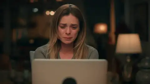 El mensaje que Atilla envía a Deniz y que hace llorar a Karsu El mensaje que Atilla envía a Deniz y que hace llorar a Karsu