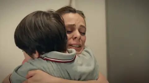 Karsu estrecha entre sus brazos a Deniz: "Muy pronto volveremos a estar todos juntos" Karsu estrecha entre sus brazos a Deniz: "Muy pronto volveremos a estar todos juntos"