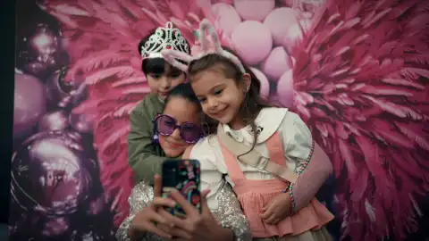 Tilsim celebra una fiesta en casa por todo lo alto Tilsim celebra una fiesta en casa por todo lo alto