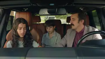 Reha logra que sus hijos rechacen a Karsu y arruina su vida una vez más Reha logra que sus hijos rechacen a Karsu y arruina su vida una vez más