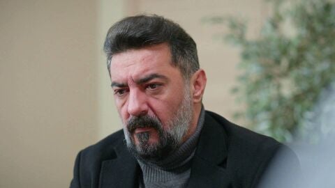 Akif descubre que le quedan cuatro meses de vida