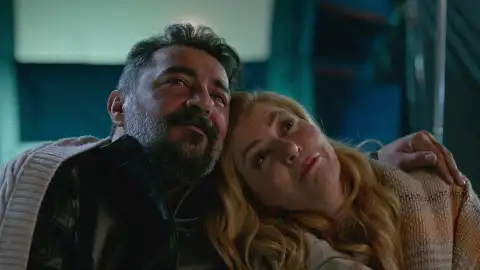 Akif cree que le quedan pocos meses de vida, saca su lado más amable y confiesa a Nebahat todos sus pecados Akif cree que le quedan pocos meses de vida, saca su lado más amable y confiesa a Nebahat todos sus pecados