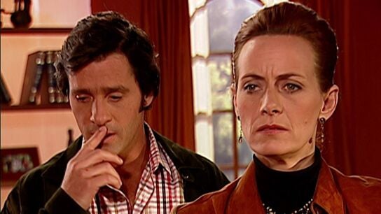 Pasi&oacute;n de gavilanes - Sara sigue de citas con Franco y su madre sospecha que tiene novio