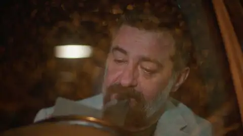 Akif escribe una carta de confesión a Ömer Akif escribe una carta de confesión a Ömer