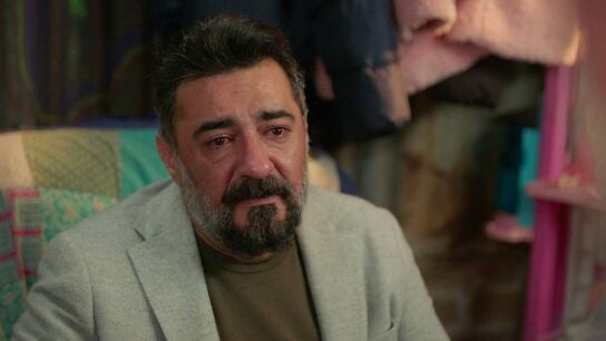 Akif sueña que confiesa a Ömer cómo murió su padre