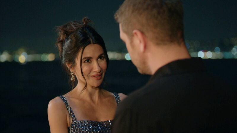 Bora queda descolocado ante el juego de seducción de Ayça