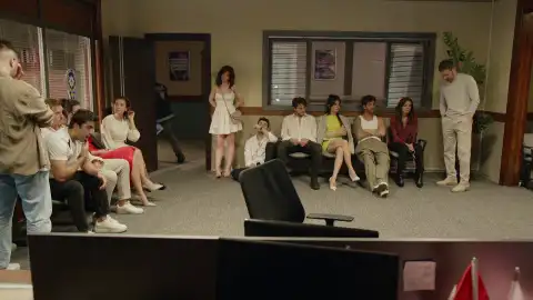 Bora, Karsu y sus amigos terminan en comisaría Bora, Karsu y sus amigos terminan en comisaría