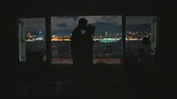 Bora es un conquistador: Ayça se muere por él y Karsu termina besándolo Bora es un conquistador: Ayça se muere por él y Karsu termina besándolo