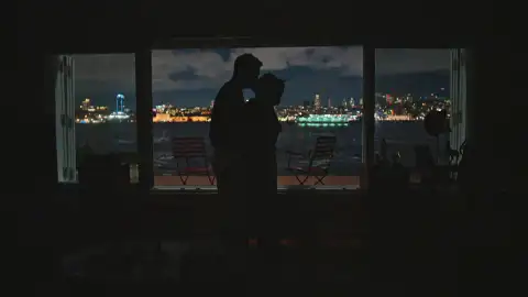 Bora es un conquistador: Ayça se muere por él y Karsu termina besándolo Bora es un conquistador: Ayça se muere por él y Karsu termina besándolo