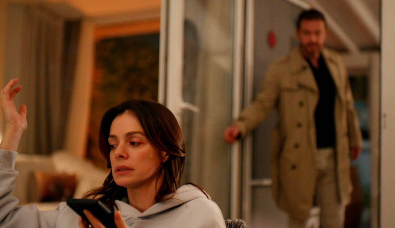 Karsu se sincera con su hermana sobre lo que siente por Bora... sin saber que &eacute;l escucha toda la conversaci&oacute;n