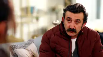 Reha le pide disculpas a Karsu, le concede la custodia de los niños y abandona Estambul Reha le pide disculpas a Karsu, le concede la custodia de los niños y abandona Estambul