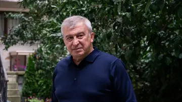 Secretos de familia - Metin es el padre de Ilgaz y Çerin: todo queda en familia en esta profesión Secretos de familia - Metin es el padre de Ilgaz y Çerin: todo queda en familia en esta profesión