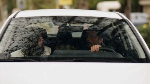 ¿Surgirá algo entre Ayça y el nuevo vigilante de la urbanización?