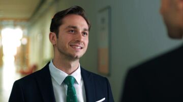 Secretos de familia - Efe es uno de los fiscales m&aacute;s j&oacute;venes de los juzgados.