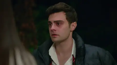 La insistencia de Ömer por recuperar a Süsen le hace creer que ella tiene otra relación La insistencia de Ömer por recuperar a Süsen le hace creer que ella tiene otra relación