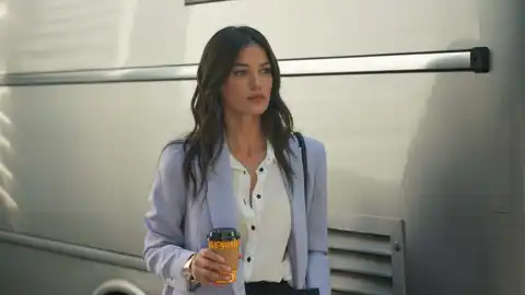 Secretos de familia - Ceylin Erguvan la joven abogada elegida por Ilgaz para demostrar la inocencia de su hermano Çerin Ceylin Erguvan la joven abogada elegida por Ilgaz para demostrar la inocencia de su hermano Çerin