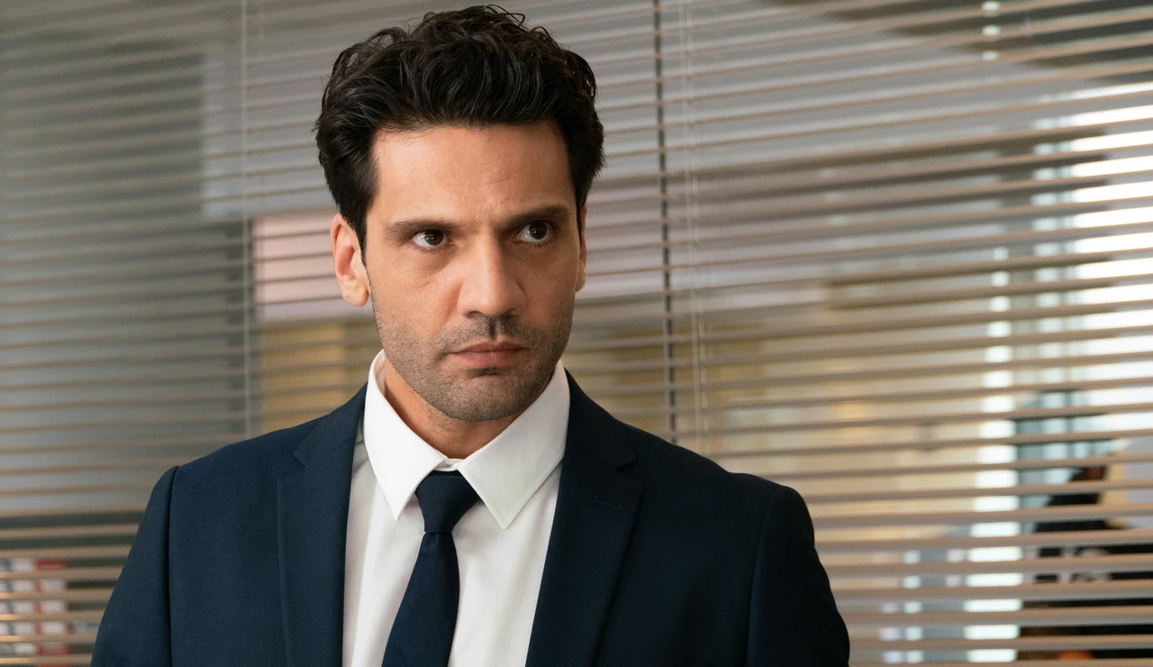 Secretos de familia - Ilgaz es un fiscal muy respetado en su profesión, que hará lo imposible por demostrar que su hermano es inocente.