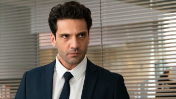 Secretos de familia - Ilgaz es un fiscal muy respetado en su profesi&oacute;n, que har&aacute; lo imposible por demostrar que su hermano es inocente.