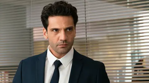 Secretos de familia - Ilgaz es un fiscal muy respetado en su profesión, que hará lo imposible por demostrar que su hermano es inocente. Ilgaz es un fiscal muy respetado en su profesión, que hará lo imposible por demostrar que su hermano es inocente.