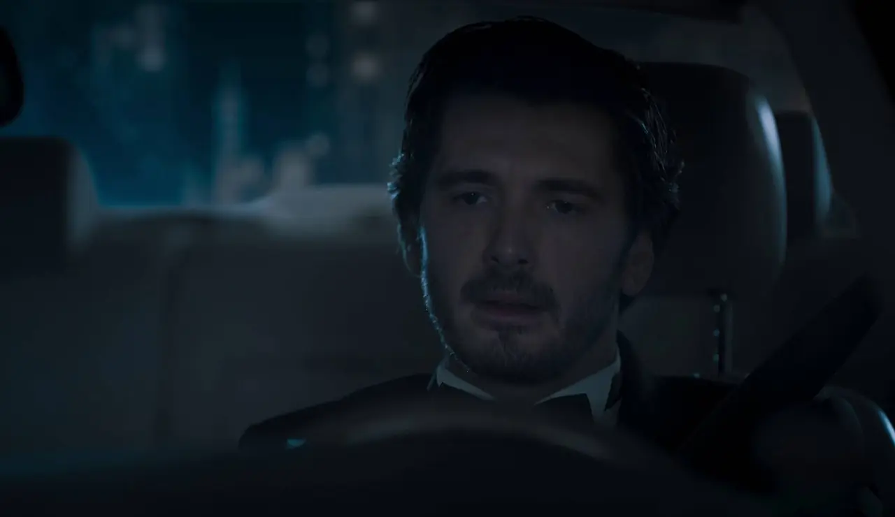 Velvet el nuevo imperio - Ana y Alberto sufren un accidente mientras iban al aeropuerto