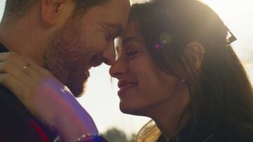 Bora est&aacute; locamente enamorado de Karsu y le preparada una sorpresa inolvidable