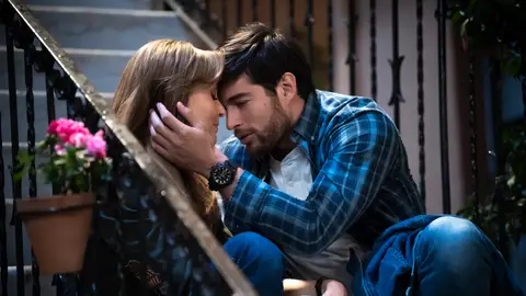 Leona Bravo y Adrián Fernández en El amor invencible Leona Bravo y Adrián Fernández en El amor invencible