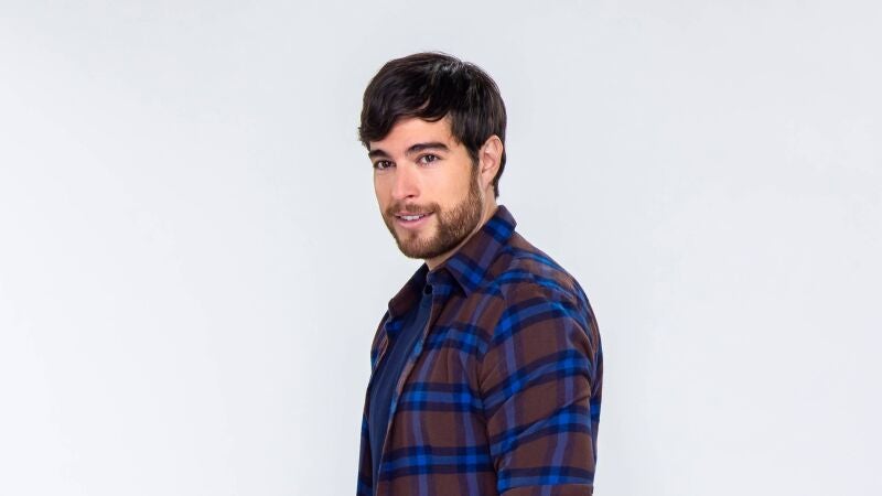 Adrián Hernández, un hombre de corazón noble, guiado por el amor y la lealtad