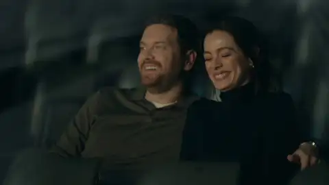 El gesto romántico de Bora hacia Karsu El gesto romántico de Bora hacia Karsu