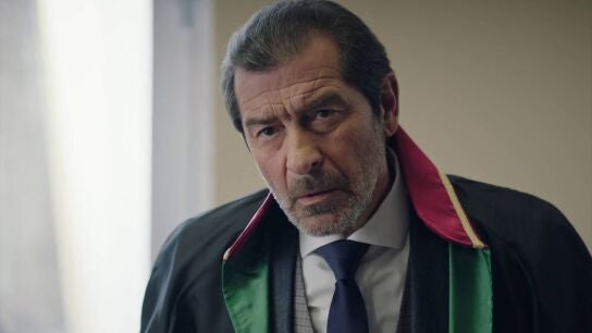 Secretos de familia - Engin, el principal sospechoso, acusa a su padre Yekta de matar a Inci