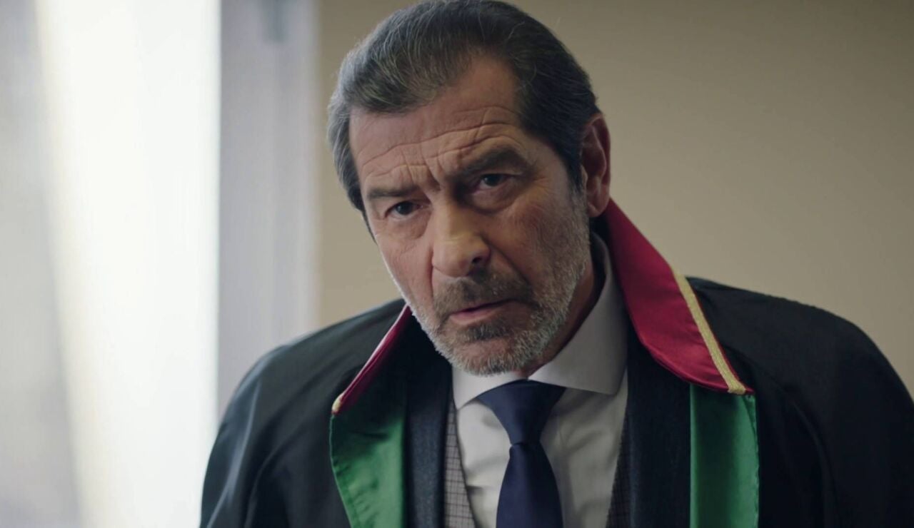 Secretos de familia - Engin, el principal sospechoso, acusa a su padre Yekta de matar a Inci