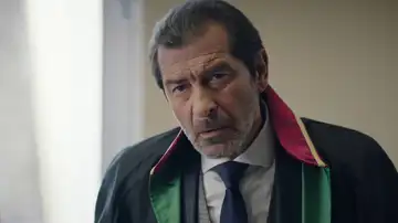 Secretos de familia - Engin, el principal sospechoso, acusa a su padre Yekta de matar a Inci Secretos de familia - Engin, el principal sospechoso, acusa a su padre Yekta de matar a Inci