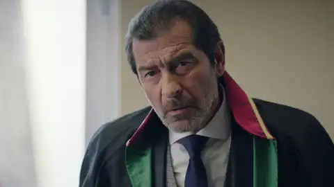 Secretos de familia - Engin, el principal sospechoso, acusa a su padre Yekta de matar a Inci Secretos de familia - Engin, el principal sospechoso, acusa a su padre Yekta de matar a Inci
