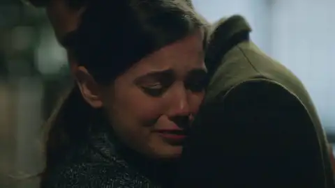 Secretos de familia - Ilgaz se refugia en Ilgaz, que tiene que contarle un horrible secreto Secretos de familia - Ilgaz se refugia en Ilgaz, que tiene que contarle un horrible secreto