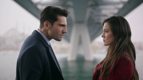 Ilgaz regaña a Ceylin por sus irregularidades en el trabajo