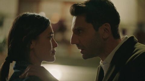 Secretos de familia - Ceylin no entiende que Ilgaz le ocultara algo así