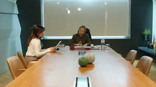 Nazan quiere que Karsu firme un contrato matrimonial Nazan quiere que Karsu firme un contrato matrimonial