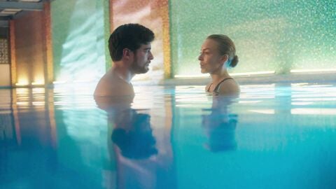 Adrián y Leona se alían para destruir a los Torrenegro 