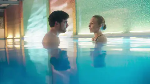 Adrián y Leona se alían para destruir a los Torrenegro Adrián y Leona se alían para destruir a los Torrenegro