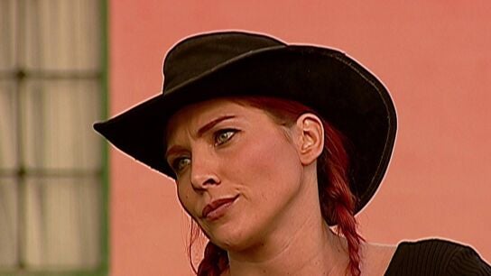 Pasi&oacute;n de gavilanes - D&iacute;nora planea atentar en la boda de Juan y Norma