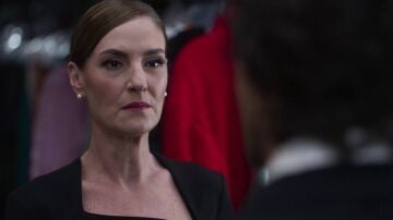 Velvet el nuevo imperio - Blanca y su hijo Max se encuentran cara a cara y &eacute;l le pide explicaciones