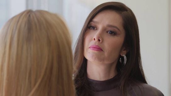 Columba le hace la vida imposible a Leona en su primer día de trabajo