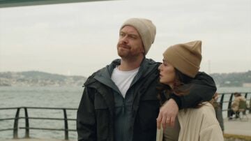 Amor sin l&iacute;mite - Bora y Karsu pasean para alejarse de sus madres