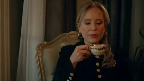 Amor sin límite - Nazan sigue malmetiendo sobre Karsu Amor sin límite - Nazan sigue malmetiendo sobre Karsu