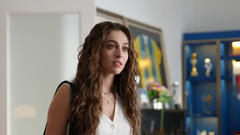 Leyla regresa al pasado con un objetivo: vengarse de la mujer que le arrebató todo Leyla regresa al pasado con un objetivo: vengarse de la mujer que le arrebató todo