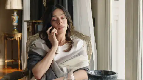 El trabajo y la sombra de Verónica ponen en jaque la relación de Bora y Karsu El trabajo y la sombra de Verónica ponen en jaque la relación de Bora y Karsu