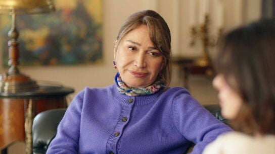 Filiz intenta animar a Karsu sin mucho éxito