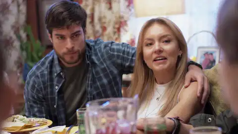 Leona se emociona al recordar a sus hijos Leona se emociona al recordar a sus hijos