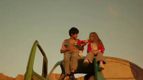 Leyla vive un infierno en el vertedero y Cino se convierte en su único apoyo Leyla vive un infierno en el vertedero y Cino se convierte en su único apoyo