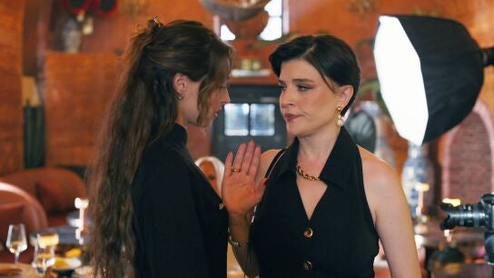  Leyla regresa convertida en Ela&hellip; y el pasado vuelve a cruzarse en su camino