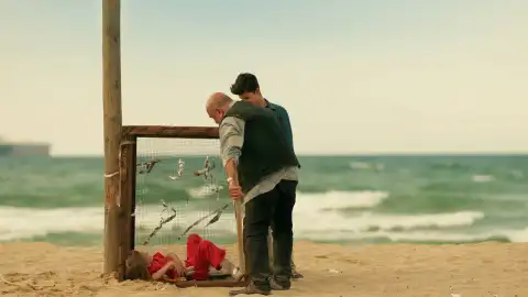 Neco no tiene compasión con Leyla Neco no tiene compasión con Leyla